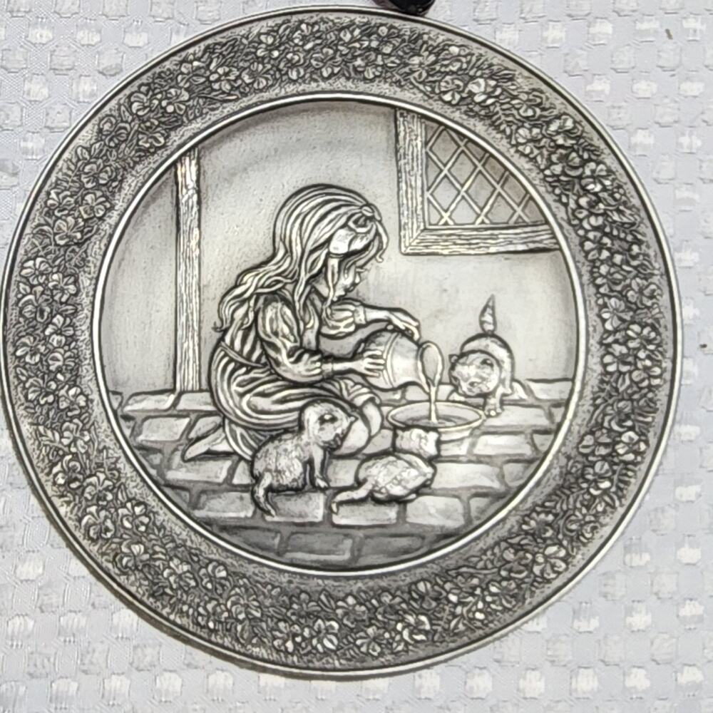 VINTAGE HALLMARK EUC 1982 WE LEARN OF LOVE COLLECTIBLE PEWTER PLATE stand